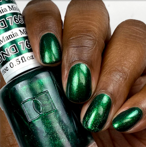 DND766 - Mistletoe Mania - DND Matching Gel & Nail Polish
