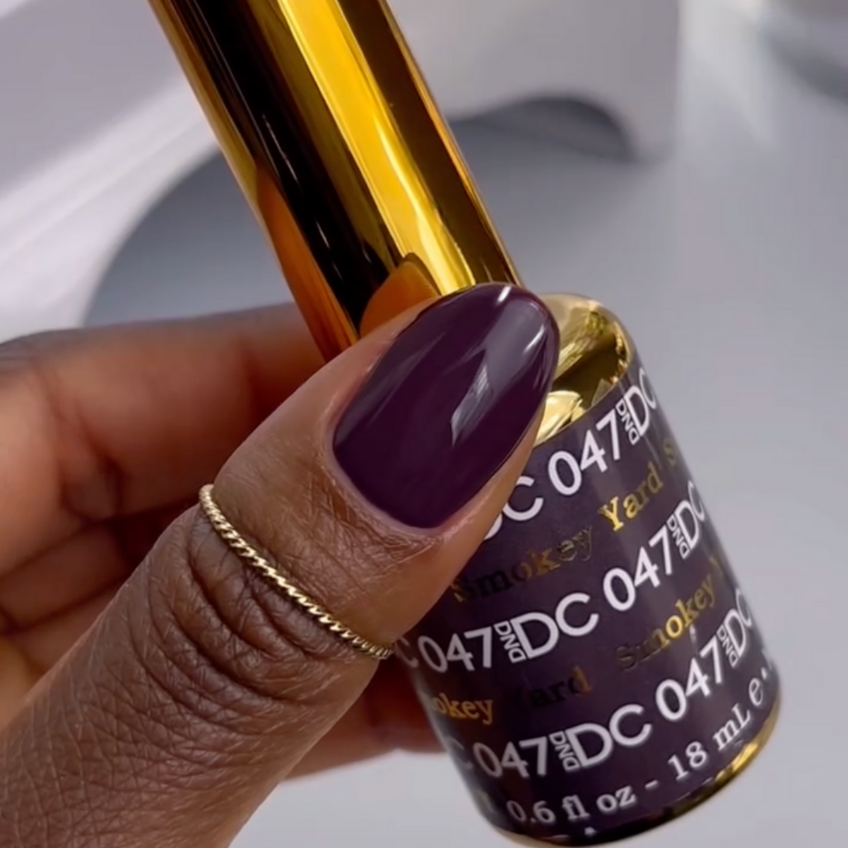 DC047 - Smokey Yard - GEL POLISH & MATCHING LACQUER