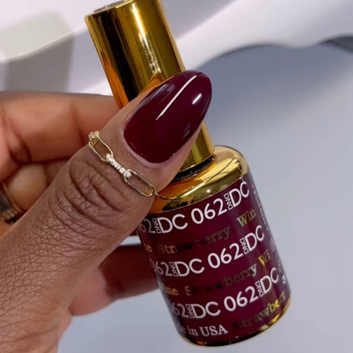 DC062 - Strawberry Wine - GEL POLISH & MATCHING LACQUER