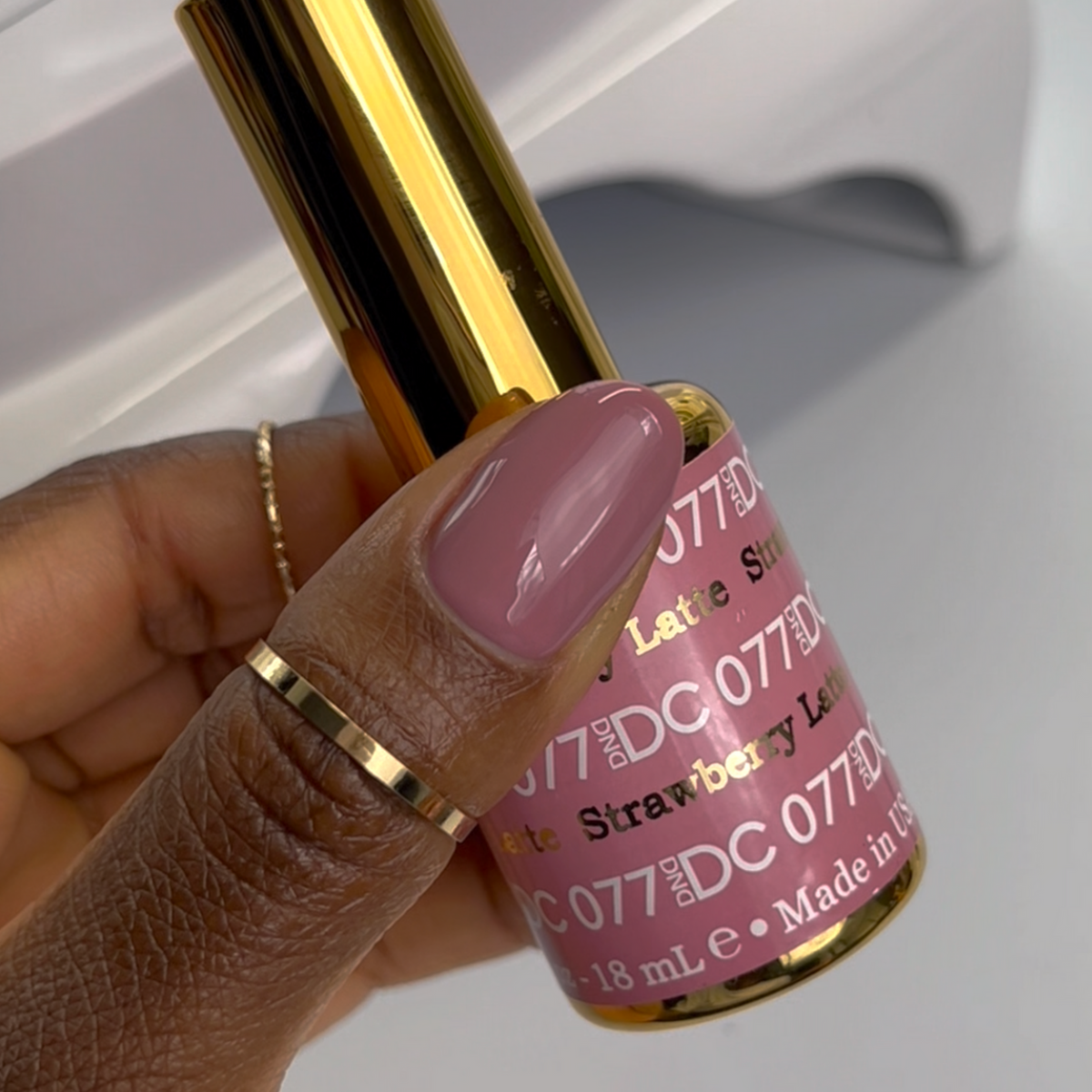 DC077 - Strawberry Latte - GEL POLISH & MATCHING LACQUER
