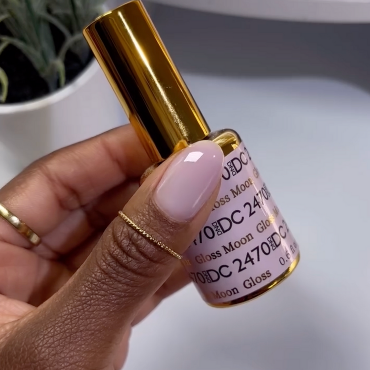 DC2470 - Gloss Moon - GEL POLISH & MATCHING LACQUER