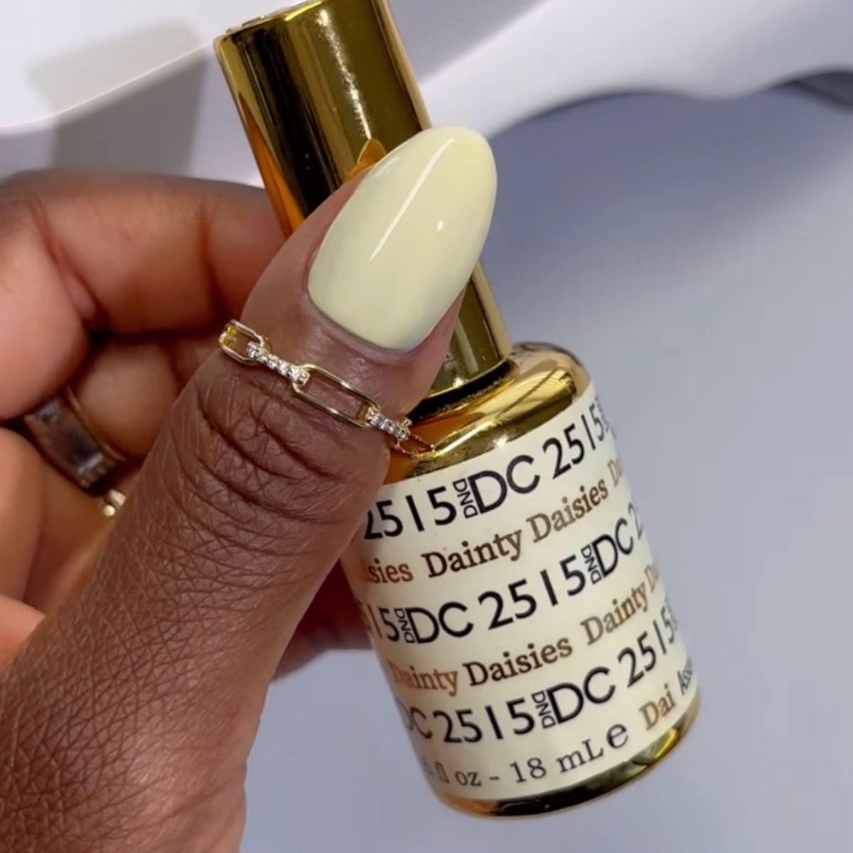 DC2515 - Dainty Daisies - GEL POLISH & MATCHING LACQUER