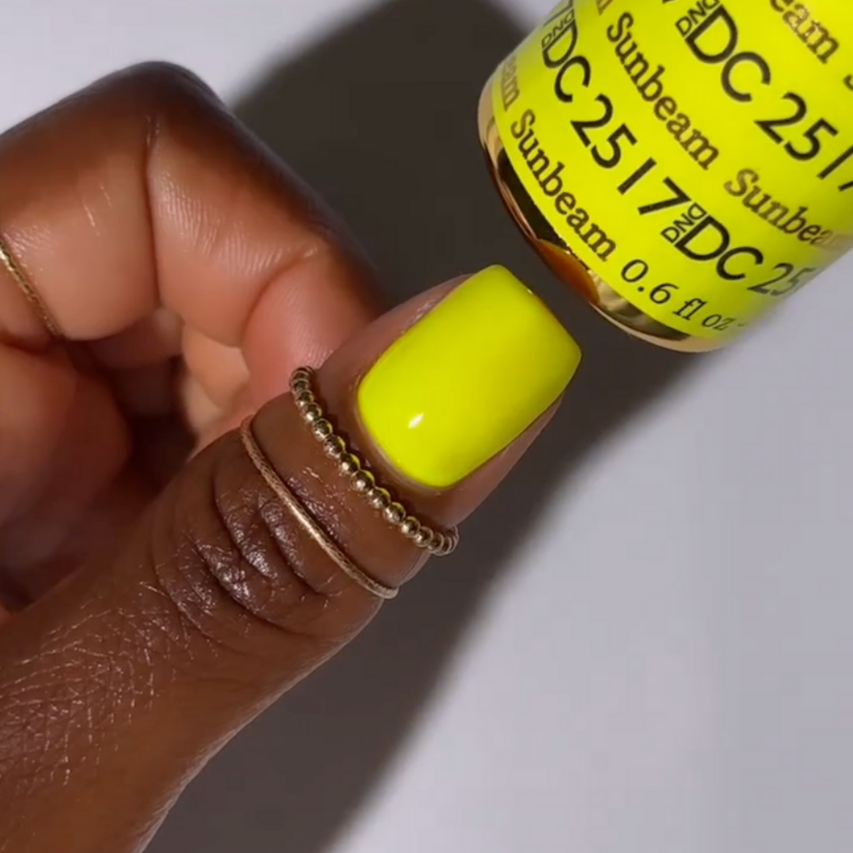 DC2517 - Sunbeam - GEL POLISH & MATCHING LACQUER