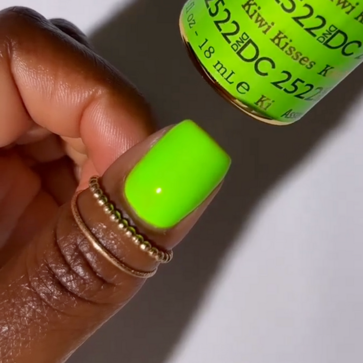 DC2522 - Kiwi Kisses - GEL POLISH & MATCHING LACQUER