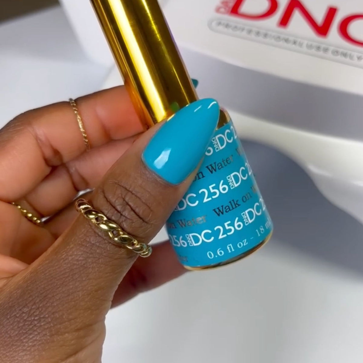 DC256 - Walk on Water - GEL POLISH & MATCHING LACQUER