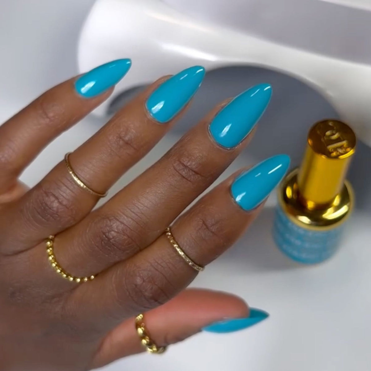 DC256 - Walk on Water - GEL POLISH & MATCHING LACQUER