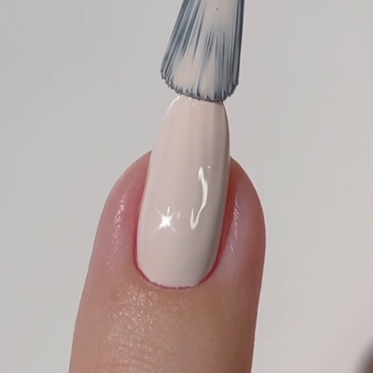 DIVA043 - Vanilla Crème DIVA - GEL POLISH & MATCHING LACQUER