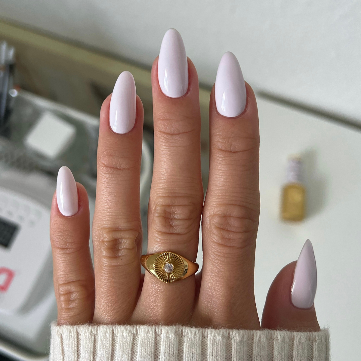 DIVA056 - Snow Lilac DIVA - GEL POLISH & MATCHING LACQUER