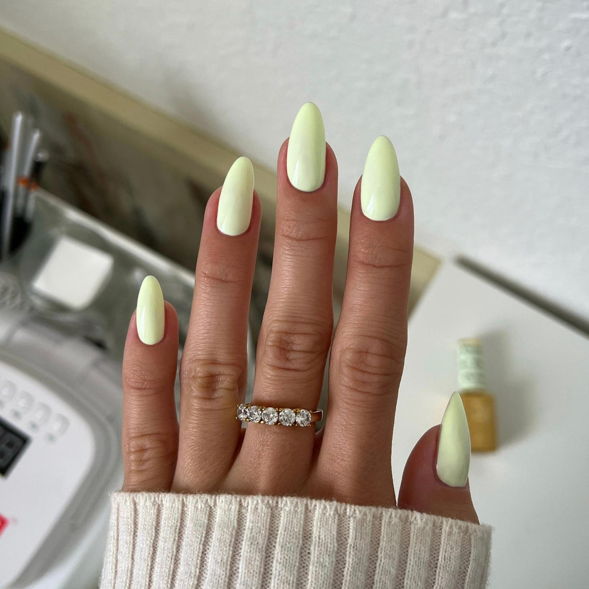 DIVA105 - Pastel Pear DIVA - GEL POLISH & MATCHING LACQUER