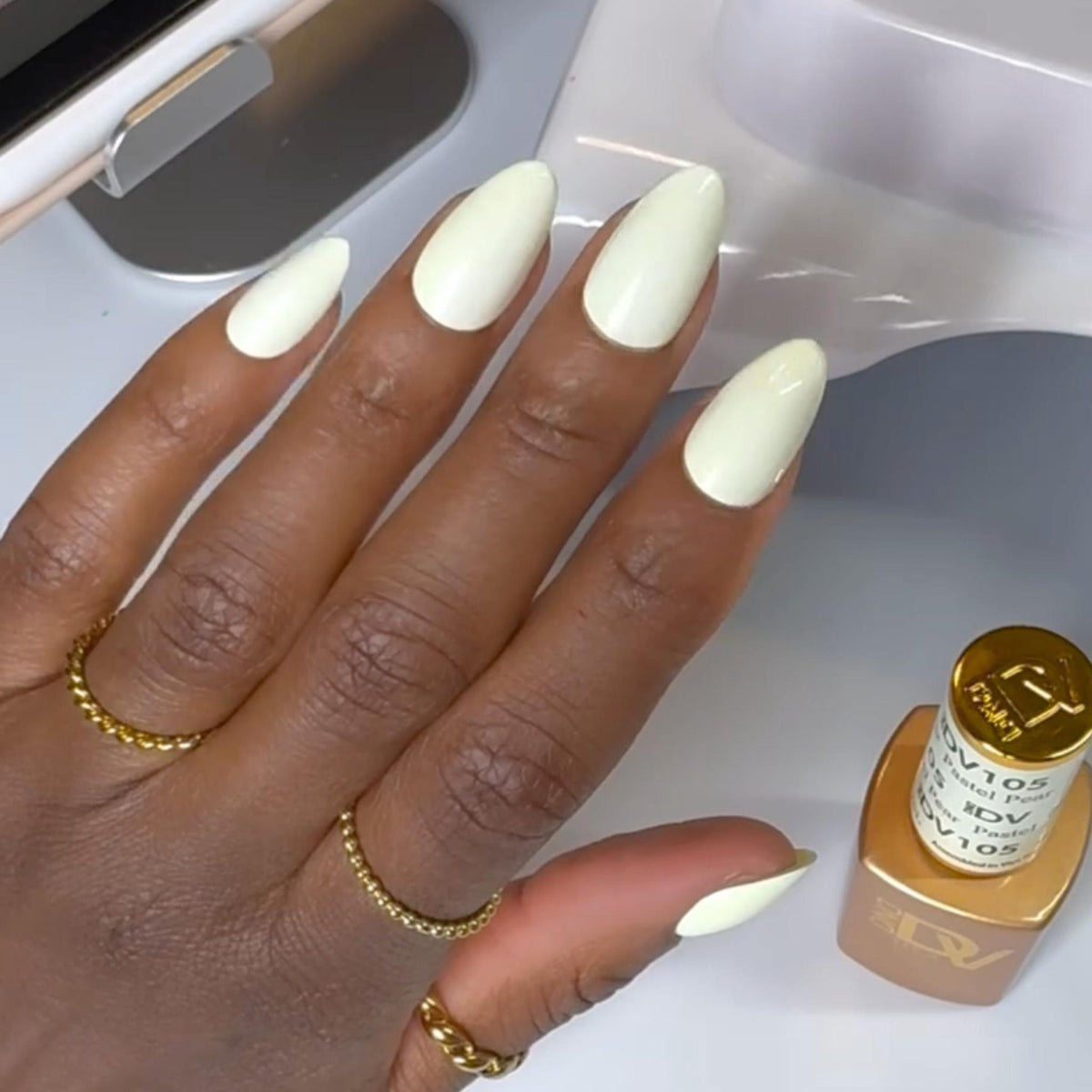 DIVA105 - Pastel Pear DIVA - GEL POLISH & MATCHING LACQUER