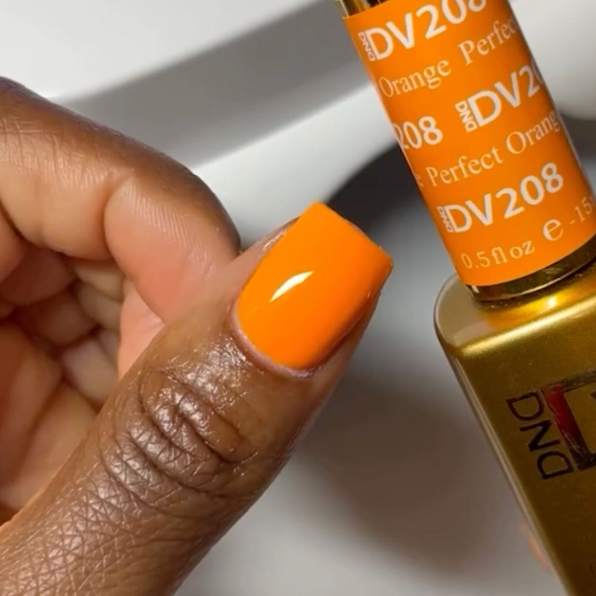 DIVA208 - Perfect Orange DIVA - GEL POLISH & MATCHING LACQUER