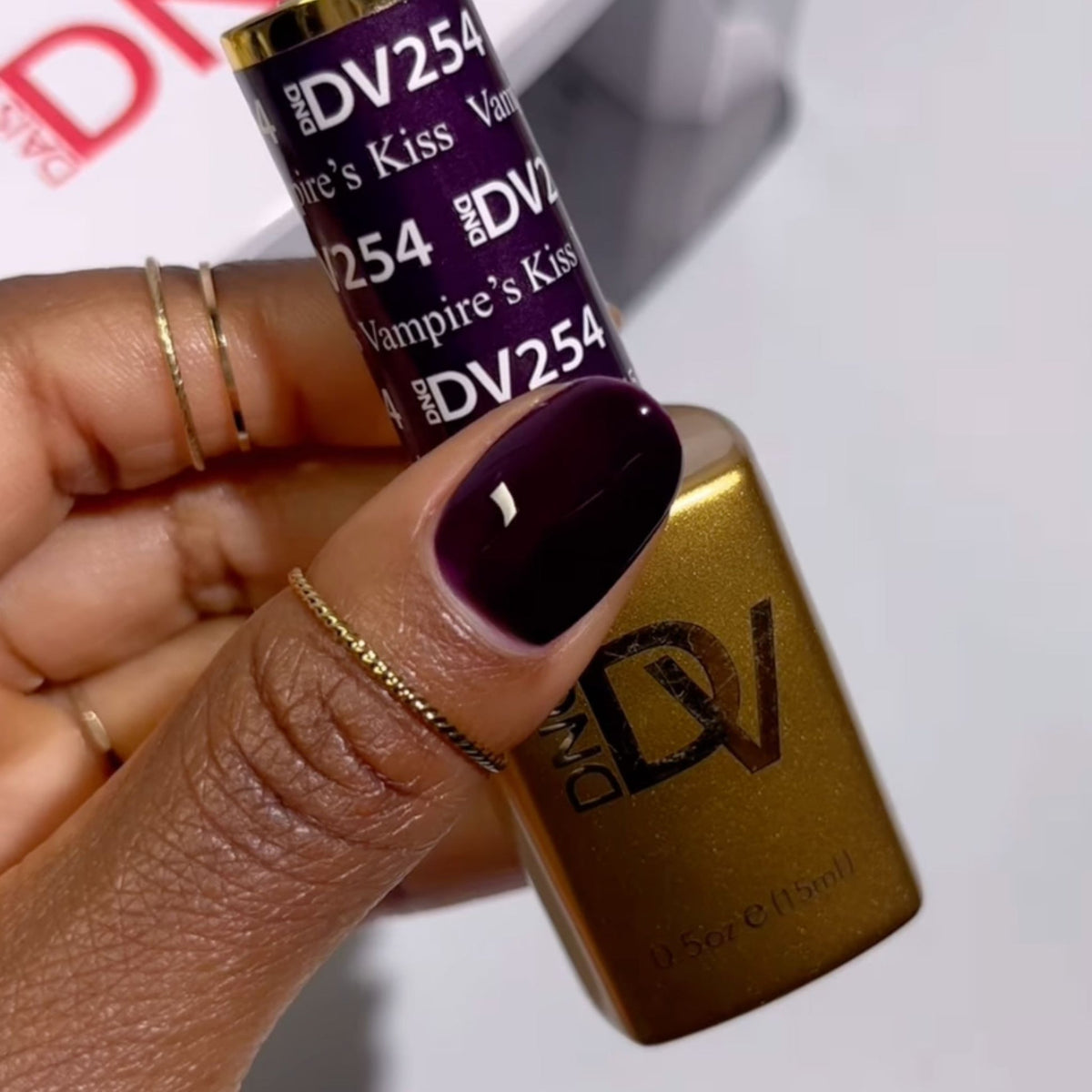 DIVA254 - Vampire’s Kiss DIVA - GEL POLISH & MATCHING LACQUER
