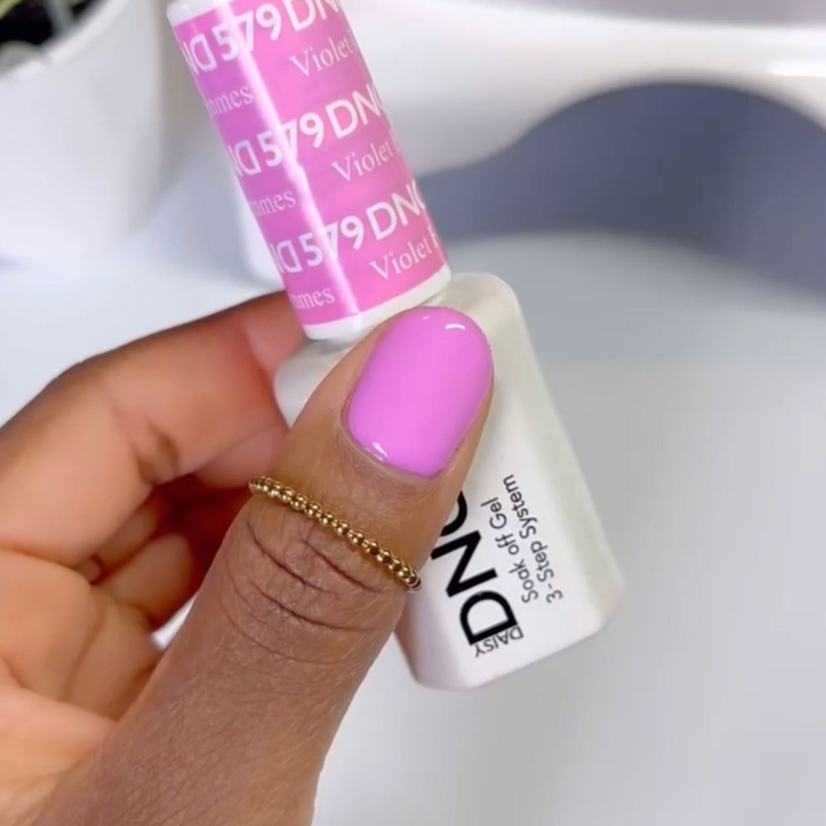 DND579 - Violet Femmes - DND Matching Gel & Nail Polish