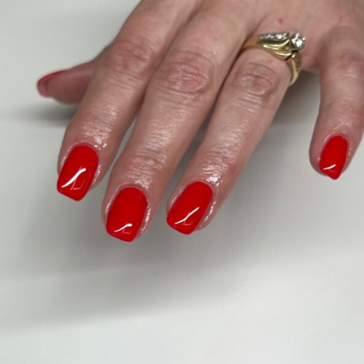 DND637 - Lucky Red - DND Matching Gel & Nail Polish