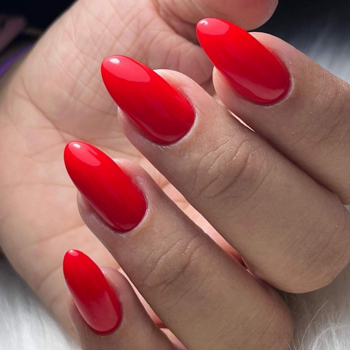 DND637 - Lucky Red - DND Matching Gel & Nail Polish
