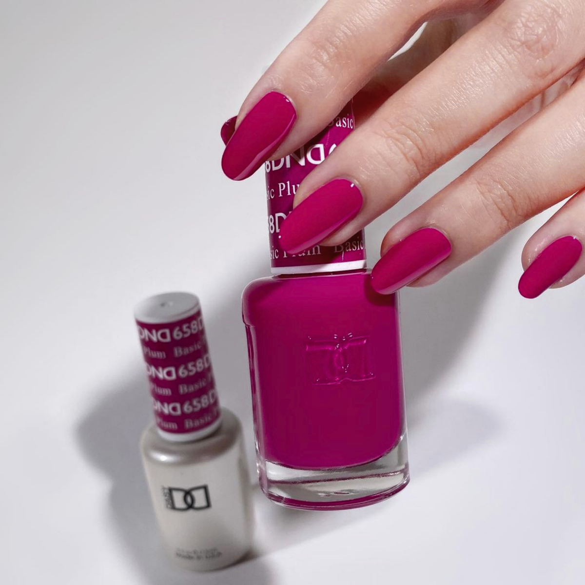 DND658 - Basic Plum - DND Matching Gel & Nail Polish