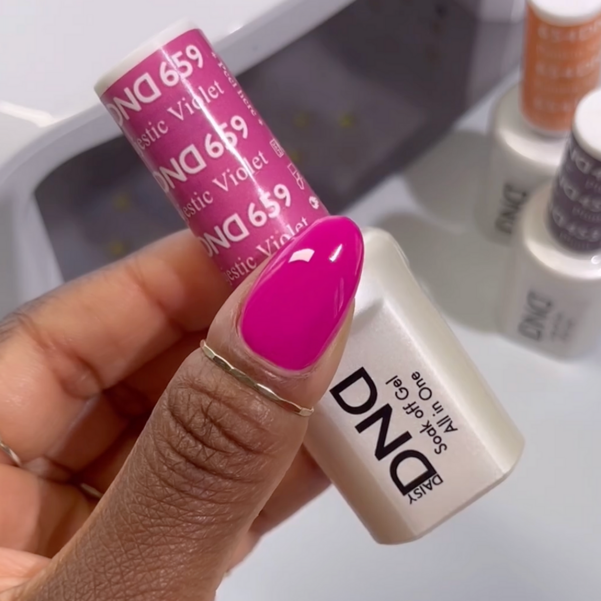 DND659 - Majestic Violet - DND Matching Gel & Nail Polish