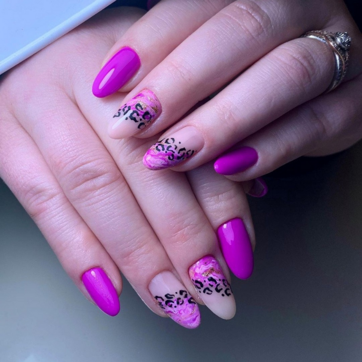 DND660 - Indigo Glow - DND Matching Gel & Nail Polish