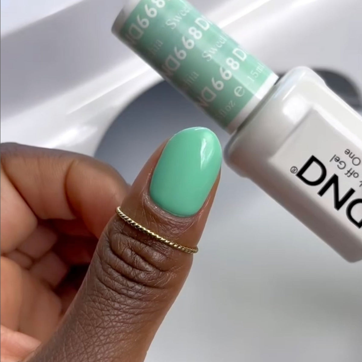 DND668 - Sweet Pistachia - DND Matching Gel & Nail Polish