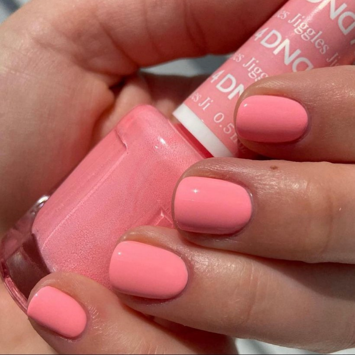 DND724 - Jiggles - DND Matching Gel & Nail Polish