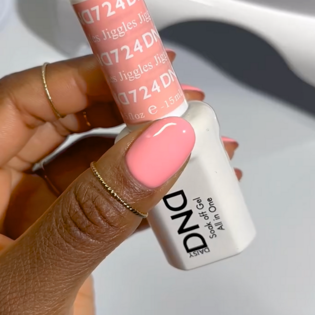 DND724 - Jiggles - DND Matching Gel & Nail Polish