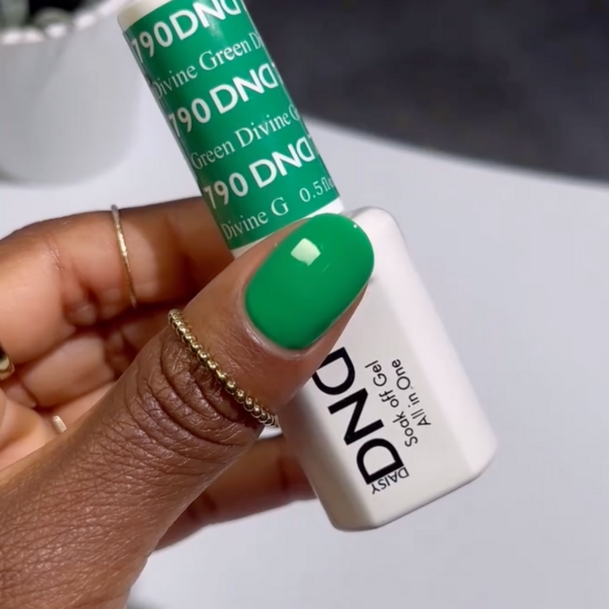 DND790 - Divine Green - DND Matching Gel & Nail Polish