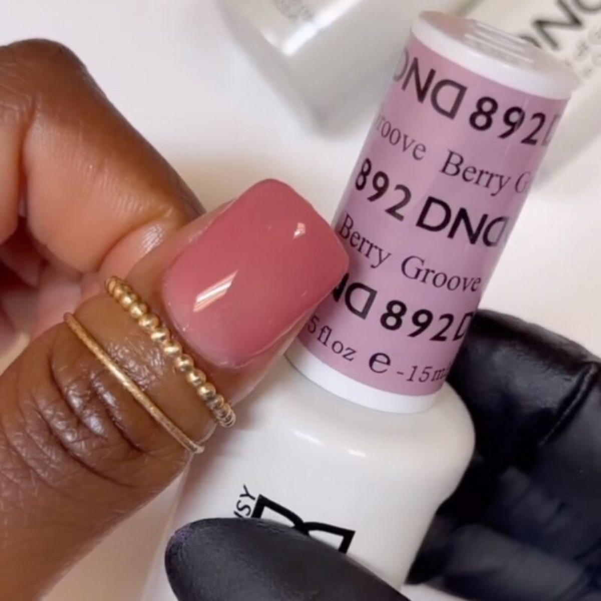 DND892 - Berry Groove - DND Matching Gel & Nail Polish