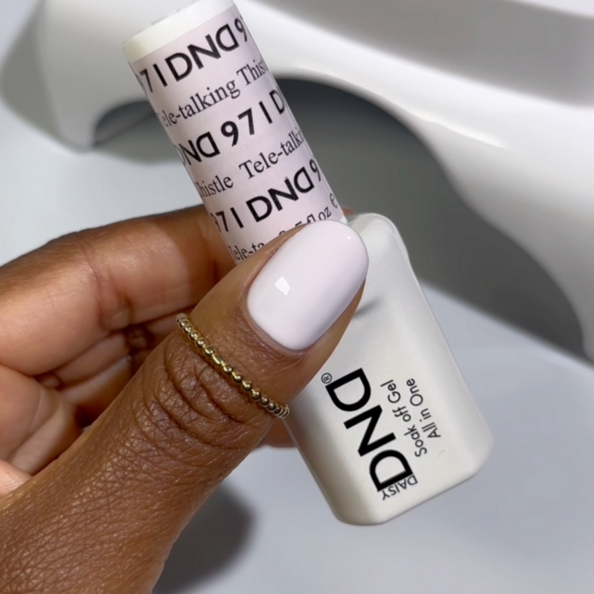 DND971 - Tele-talking Thistle - DND Matching Gel & Nail Polish