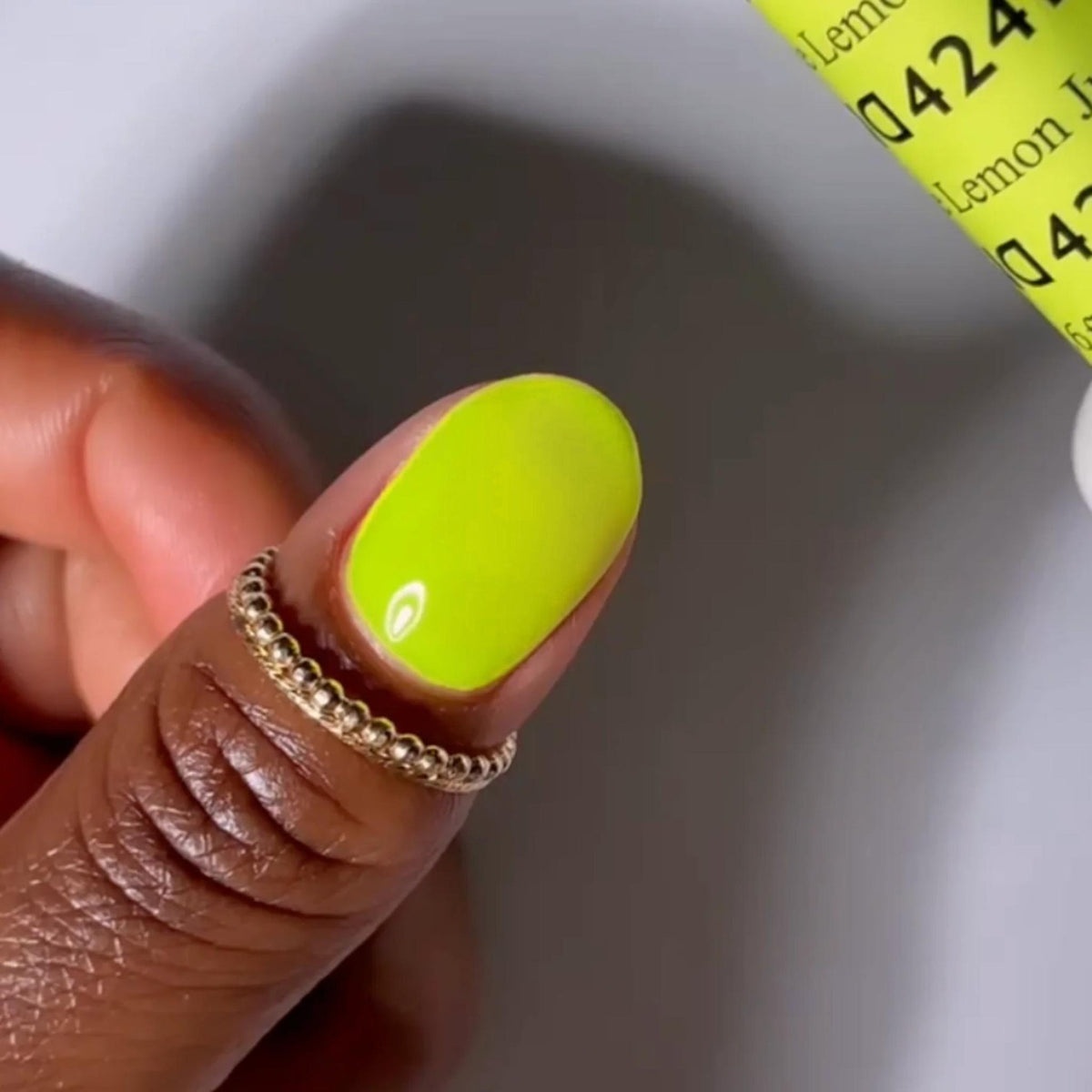 DND424 - Lemon Juice - DND Matching Gel & Nail Polish