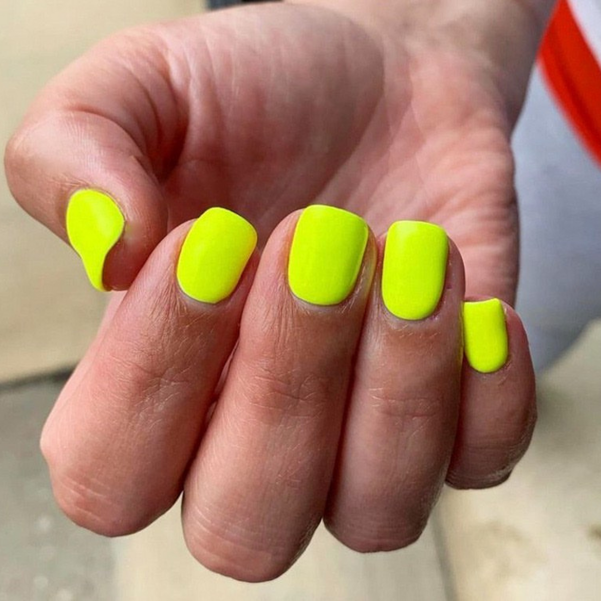 DND424 - Lemon Juice - DND Matching Gel & Nail Polish