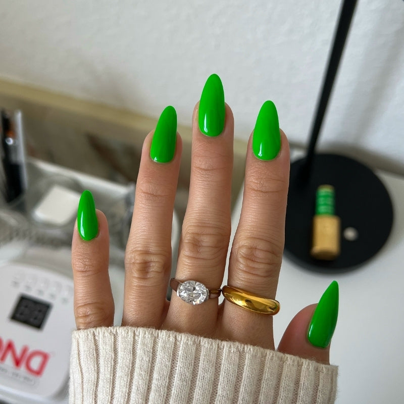 DIVA192 - Lawn Green DIVA - GEL POLISH & MATCHING LACQUER