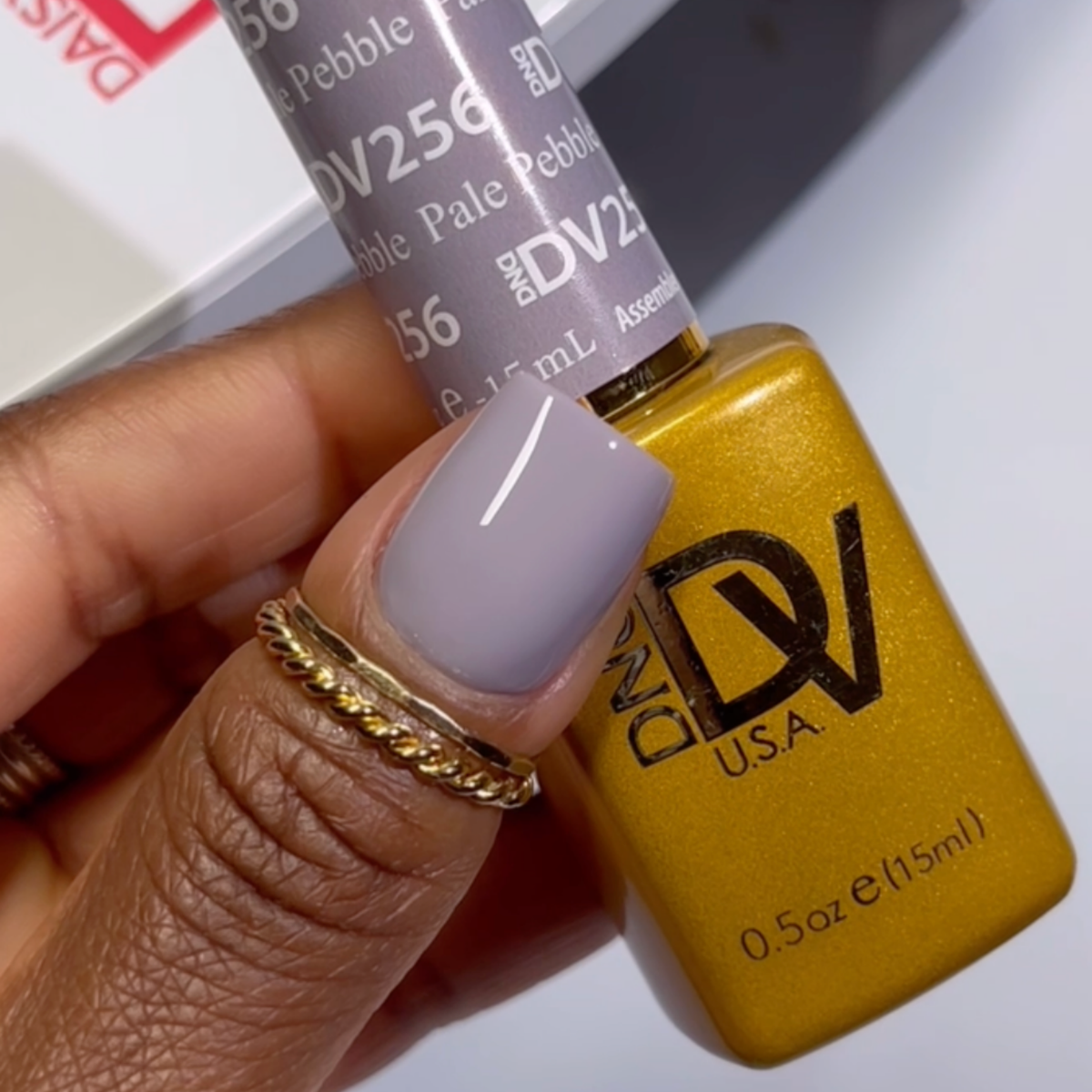 DIVA256 - Pale Pebble DIVA - GEL POLISH & MATCHING LACQUER