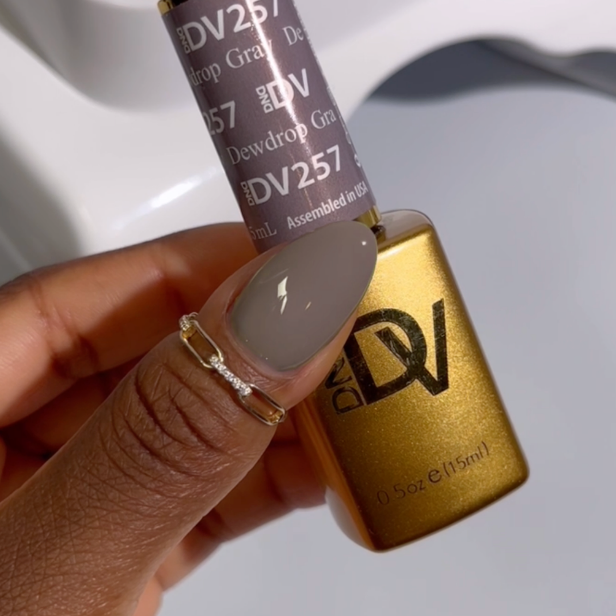 DIVA257 - Dewdrop Gray DIVA - GEL POLISH & MATCHING LACQUER